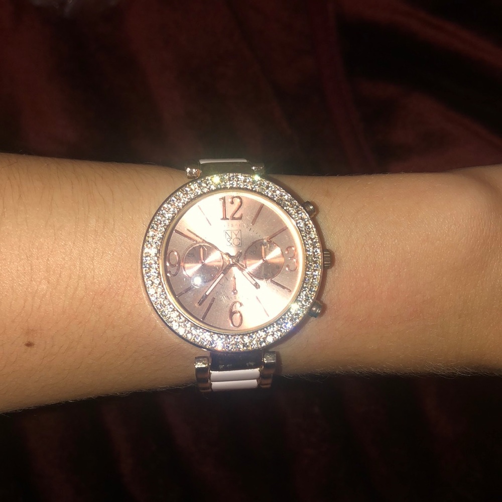 Watch - Picture 1 of 4